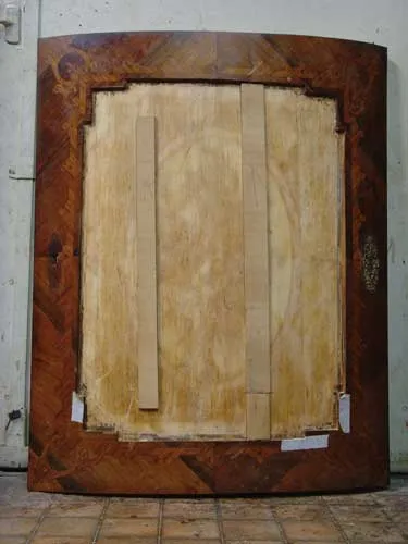 Incrustations de pièces de bois au niveau des saignées Incrustations de pièces de bois au niveau des saignées