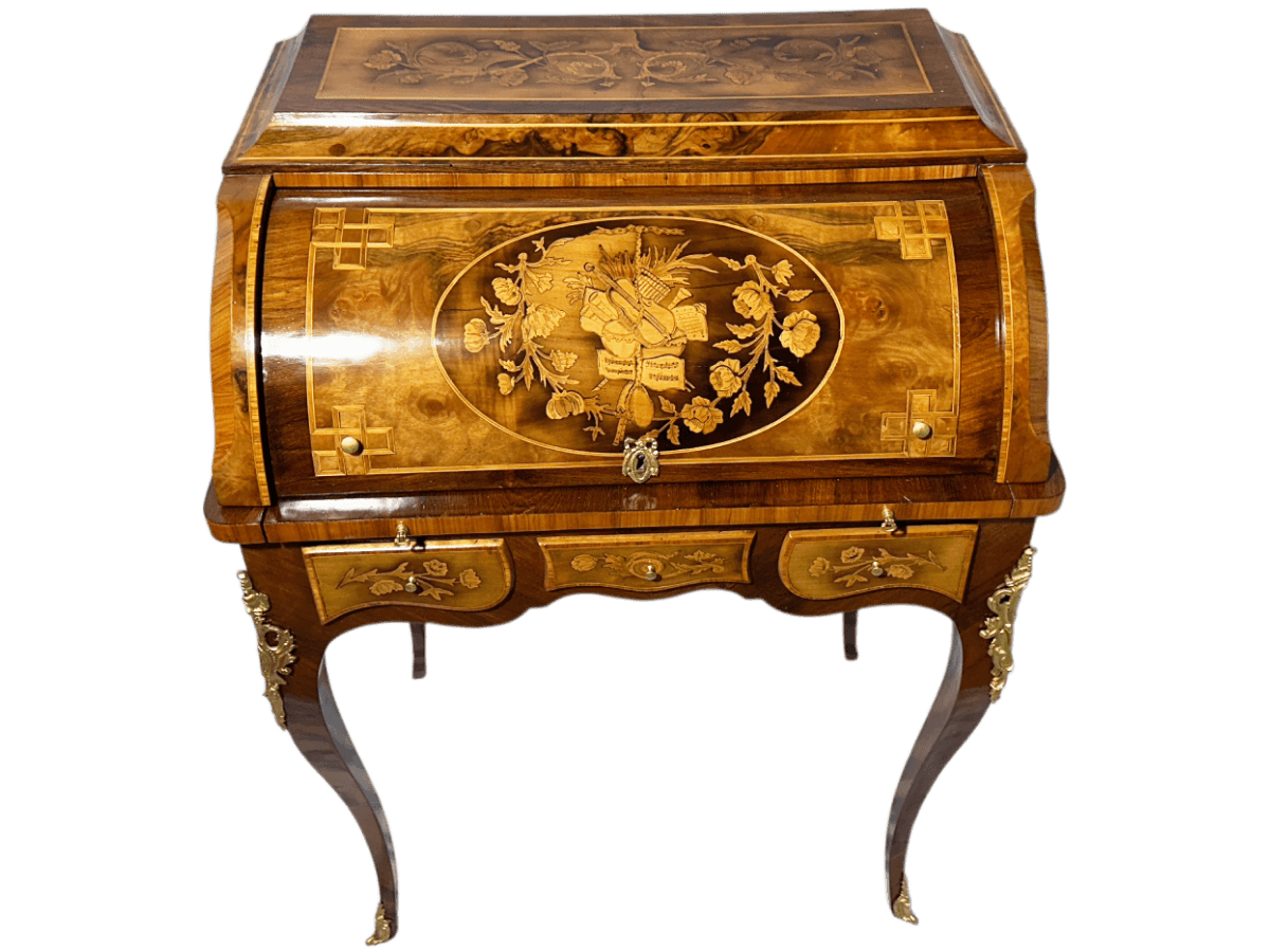 Après restauration. Bureau à cylindre de style Transition Louis XV - Louis XVI Après restauration. Bureau à cylindre de style Transition Louis XV - Louis XVI