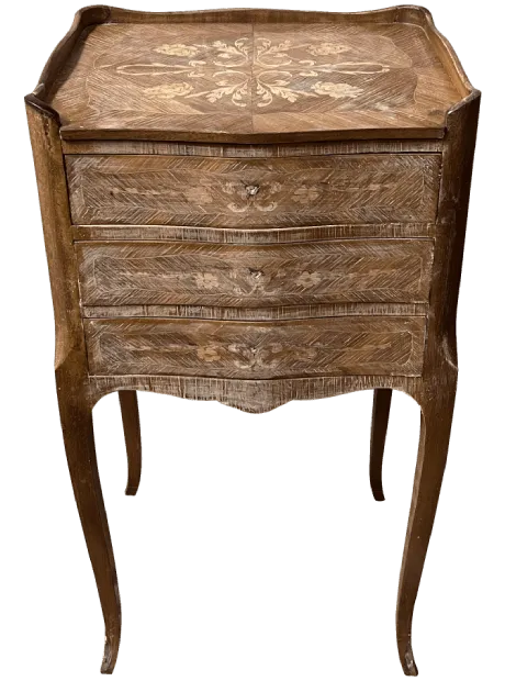 Avant restauration. Table de nuit de style Louis XV Avant restauration. Restauration à Paris - Vincennes d'une table de nuit de style Louis XV