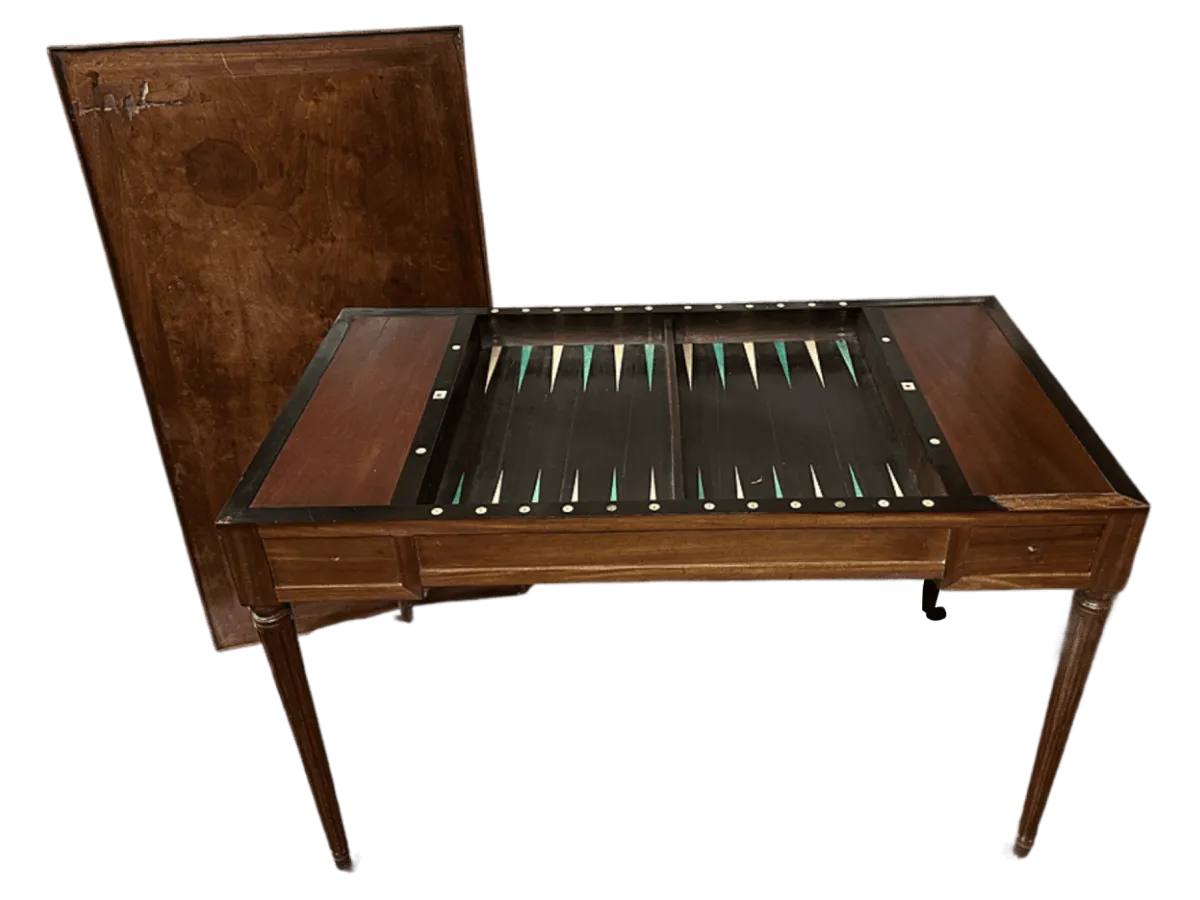 Avant restauration. Table à jeux d'époque Louis XVI Avant restauration. Restauration à Paris - Vincennes d'une table à jeux d'époque Louis XVI