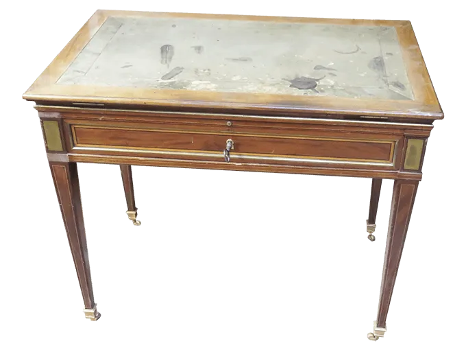 Avant restauration. Table à la Tronchin Avant restauration. Restauration à Paris - Vincennes d'une table à la Tronchin