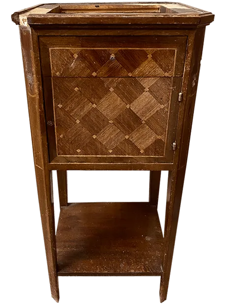 Avant restauration. Table de nuit Avant restauration. Restauration à Paris - Vincennes d'une table de nuit